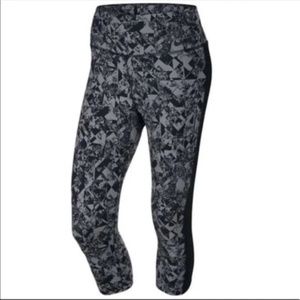 Nike Women's Dri Fit Legendary Jewels Tight Fit Running Capri 683561